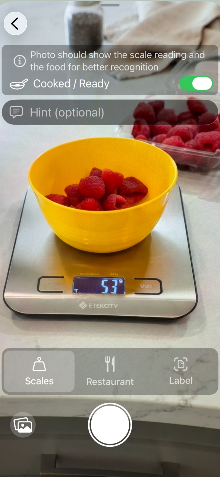 Scanning food on a kitchen scale